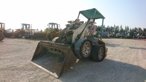 ขายรถตักล้อยาง KOMATSU SK08 (สภาพดี ราคาถูกถูก)