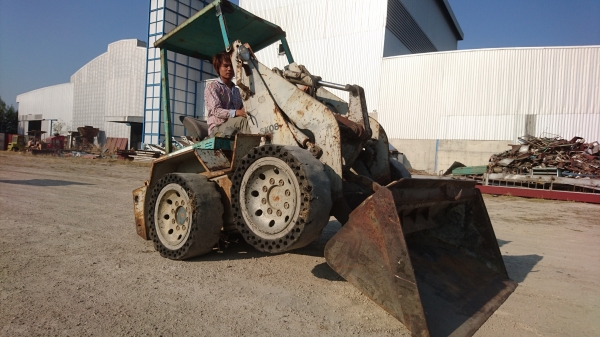 ขายรถตักล้อยาง KOMATSU SK08 (สภาพดี ราคาถูกถูก)