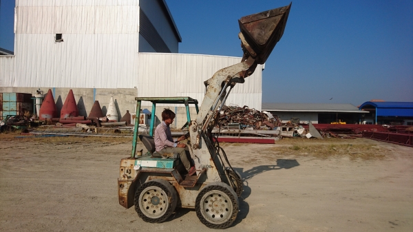 ขายรถตักล้อยาง KOMATSU SK08 (สภาพดี ราคาถูกถูก)