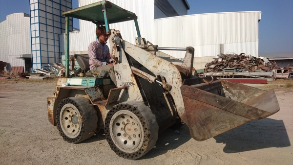 ขายรถตักล้อยาง KOMATSU SK08 (สภาพดี ราคาถูกถูก)
