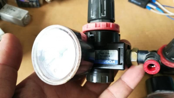 ขายด่วนคู่ละ 400 บ. ส่งฟรี 083-2000058 LINE ID: line832923 air regulator เครื่องควบคุมและปรับแรงดันยี่ห้อ KOGANEI ที่ต่อออกจากป๊ัมลมเพื่อนำไปใช้งาน ทนแรงดันได้ถึง 0.05 - 0.83 MPa ใช้กับถังลมทั่วไปได้เลย(มีหลายชุด) ขายด่วนคู่ละ 400 บ. ส่งฟรี 083-2000058 LINE ID: line832923 air regulator เครื่องควบคุมและปรับแรงดันยี่ห้อ KOGANEI ที่ต่อออกจากป๊ัมลมเพื่อนำไปใช้งาน ทนแรงดันได้ถึง 0.05 - 0.83 MPa ใช้กับถังลมทั่วไปได้เลย(มีหลายชุด)
