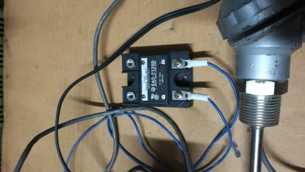 ชุดละ 850 บ. ส่งฟรี 083-2000058  LINE ID: line832923 Temperature control เครื่องควบคุมอุณหภูมิยี่ห้อ HANYOUNG พร้อมหัววัดtype K แบบก้านยาว และโซลิสเตรีเลย์ขนาด 25 A.และต่อสายพร้อมใช้ตามภาพ (มีแค่สองชุด)