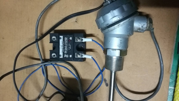 ชุดละ 850 บ. ส่งฟรี 083-2000058  LINE ID: line832923 Temperature control เครื่องควบคุมอุณหภูมิยี่ห้อ HANYOUNG พร้อมหัววัดtype K แบบก้านยาว และโซลิสเตรีเลย์ขนาด 25 A.และต่อสายพร้อมใช้ตามภาพ (มีแค่สองชุด)