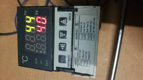 ชุดละ 850 บ. ส่งฟรี 083-2000058  LINE ID: line832923 Temperature control เครื่องควบคุมอุณหภูมิยี่ห้อ HANYOUNG พร้อมหัววัดtype K แบบก้านยาว และโซลิสเตรีเลย์ขนาด 25 A.และต่อสายพร้อมใช้ตามภาพ (มีแค่สองชุด)