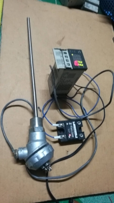 ชุดละ 850 บ. ส่งฟรี 083-2000058  LINE ID: line832923 Temperature control เครื่องควบคุมอุณหภูมิยี่ห้อ HANYOUNG พร้อมหัววัดtype K แบบก้านยาว และโซลิสเตรีเลย์ขนาด 25 A.และต่อสายพร้อมใช้ตามภาพ (มีแค่สองชุด)