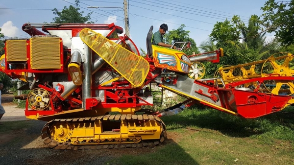 ขายรถเกี่ยวข้าวไอ้หนุ่มไวไฟ50 ตู้ทำใหม่ ช่วงล่าง12เครื่องอีซูซุ210 ปั๊ม22