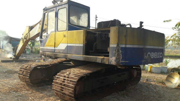 ขายKobelco sk200m2สภาพพร้อมใช้ ติดต่อคุณอ๊อฟพิจิตร086-737-9991