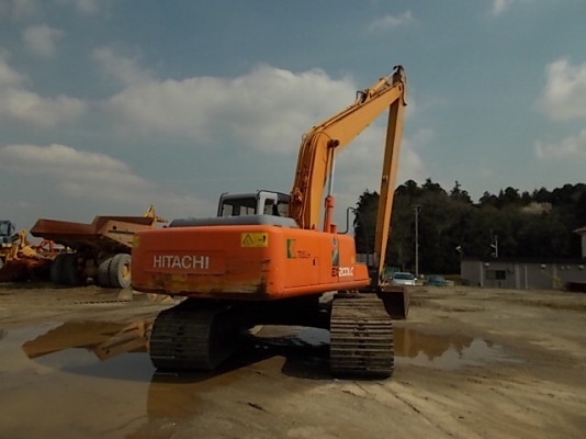 ขายจ้า  Hitachi  EX200LC-5 รถนำเข้าเองจากญี่ปุ่นโดยตรง เครื่องปั้มระบบดีมากๆ น่าใช้จริงๆค่ะ