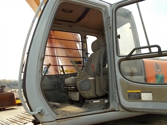 ขายจ้า  Hitachi  EX200LC-5 รถนำเข้าเองจากญี่ปุ่นโดยตรง เครื่องปั้มระบบดีมากๆ น่าใช้จริงๆค่ะ