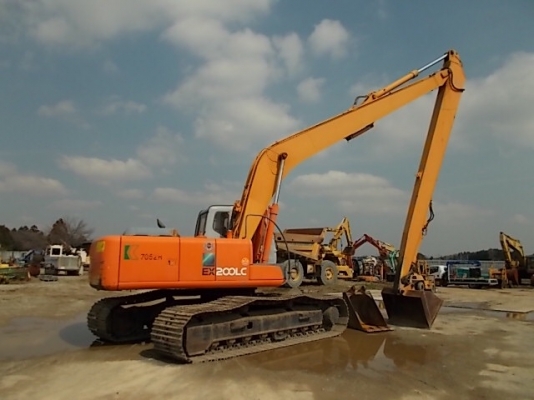 ขายจ้า  Hitachi  EX200LC-5 รถนำเข้าเองจากญี่ปุ่นโดยตรง เครื่องปั้มระบบดีมากๆ น่าใช้จริงๆค่ะ