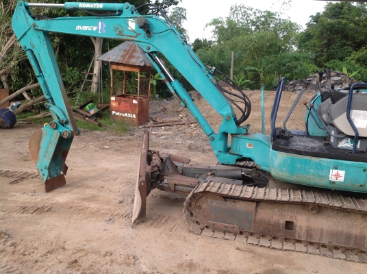 ขายรถขุด komatsu pc35r-8 เก่านอก