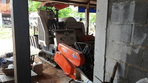 ขายรถเกี่ยวข้าว DC 60 รถปี 54 ใช้งาน 1500 ชม รถป้ายแดงมือเดียว ขายรถเกี่ยวข้าว DC 60 รถปี 54 ใช้งาน 1500 ชม รถป้ายแดงมือเดียว