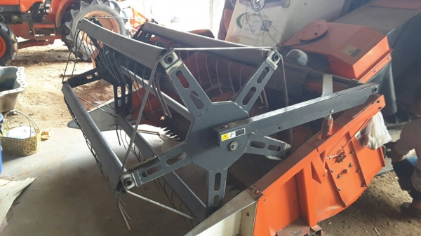 ขายรถเกี่ยวข้าว DC 60 รถปี 54 ใช้งาน 1500 ชม รถป้ายแดงมือเดียว ขายรถเกี่ยวข้าว DC 60 รถปี 54 ใช้งาน 1500 ชม รถป้ายแดงมือเดียว