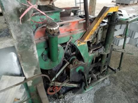 เครื่องทำอิฐบล็อก