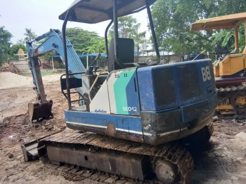 ขายKobelco sk042สภาพพร้อมใช้ ติดต่อคุณอ๊อฟพิจิตร086-737-9991