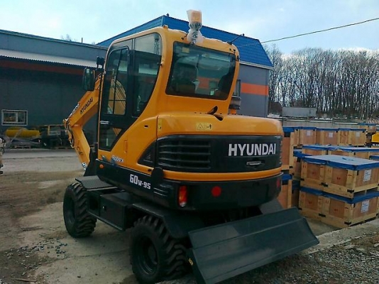 รถขุดล้อยาง ขนาด 5.5 ตัน Hyundai R 60W-9S รถขุดล้อยาง ขนาด 5.5 ตัน Hyundai R 60W-9S