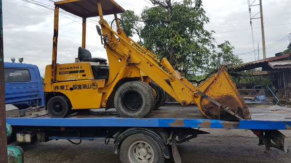 ขายด่วนรถตักยกKOMATSUFG15ยก1.5คิวยกส่ง3.5เมตรยางหน้าคู้เกียรออโต้คับดีรถนอกเพิ่งนำเข้ายังไม่เคยไช้งานในไทยเลย