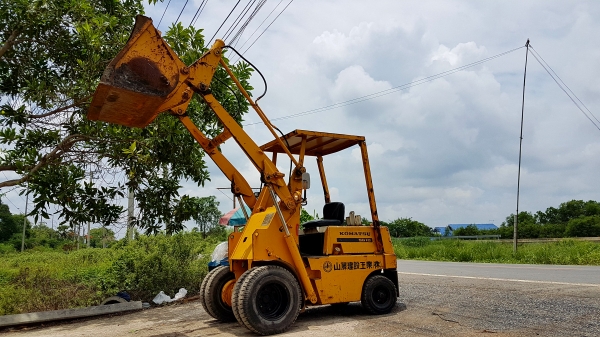 ขายด่วนรถตักยกKOMATSUFG15ยก1.5คิวยกส่ง3.5เมตรยางหน้าคู้เกียรออโต้คับดีรถนอกเพิ่งนำเข้ายังไม่เคยไช้งานในไทยเลย