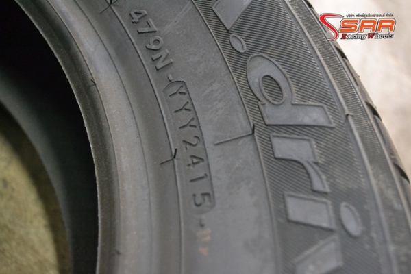 YOKOHAMA AA01 195/65R15 ปี15 เส้นละ 1,500 บาท
