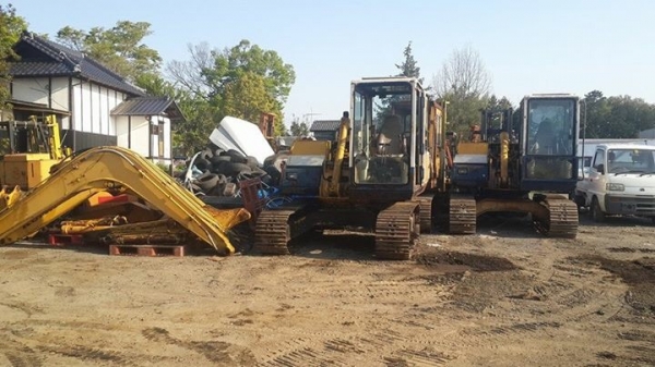 ขายรถขุดเก่านอก komatsu pc60-6 สภาพสวยมากสนใจติดต่อ 089-2579650 ใช้งานน้อย3000กว่าชม.สนใจดูรถได้ที่ อ.นครชัยศรี จ.นครปฐม