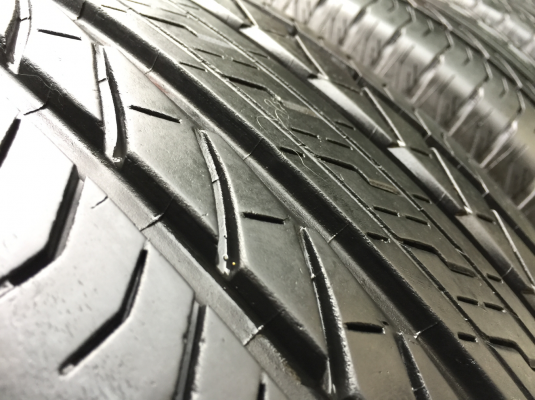 ยาง Bridgestone 265 65 17 ปลายปี16 ดอกเต็ม ไม่มีปะ เนื้อนิ่มๆ ใช้ยาว ราคาไม่แพง