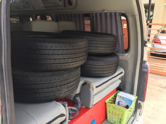 ยาง Bridgestone 215 65 16 ปี16 ดอกเต็ม ไม่มีปะ เนื้อนิ่มๆ ใช้ยาว ราคาไม่แพง