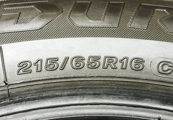 ยาง Bridgestone 215 65 16 ปี16 ดอกเต็ม ไม่มีปะ เนื้อนิ่มๆ ใช้ยาว ราคาไม่แพง