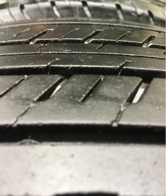 ยาง Bridgestone 215 65 16 ปี16 ดอกเต็ม ไม่มีปะ เนื้อนิ่มๆ ใช้ยาว ราคาไม่แพง