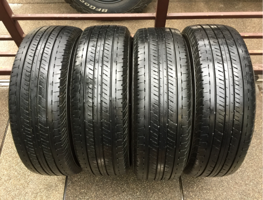 ยาง Bridgestone 215 65 16 ปี16 ดอกเต็ม ไม่มีปะ เนื้อนิ่มๆ ใช้ยาว ราคาไม่แพง