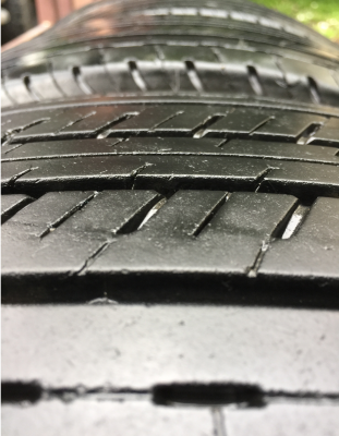 ยาง Bridgestone 215 65 16 ปี16 ดอกเต็ม ไม่มีปะ เนื้อนิ่มๆ ใช้ยาว ราคาไม่แพง