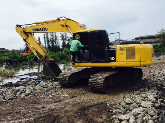 ขายด่วน!! Komatsu PC200-7 สภาพสวยค่ะ
