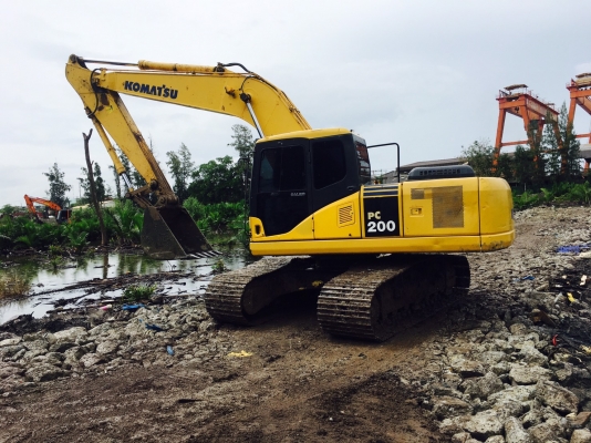 ขายด่วน!! Komatsu PC200-7 สภาพสวยค่ะ