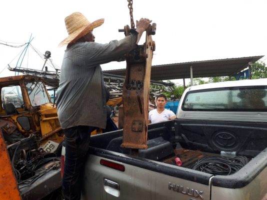 เพื่อความสบายใจ tractor-backhoe มีบริการลองให้ลูกค้าก่อนตัดสินใจซื้อครับ สำหรับหัวเจาะ หัวกระแทก เก่