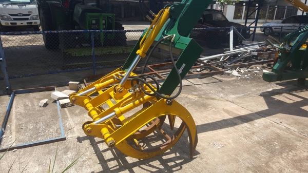 ขาย คีบอ้อย ปัญญาประดิษฐ์จักรกล สภาพดีใช้งานน้อยแค่ปีเดียว อุปกรณ์ครบพร้อมติดตั้ง