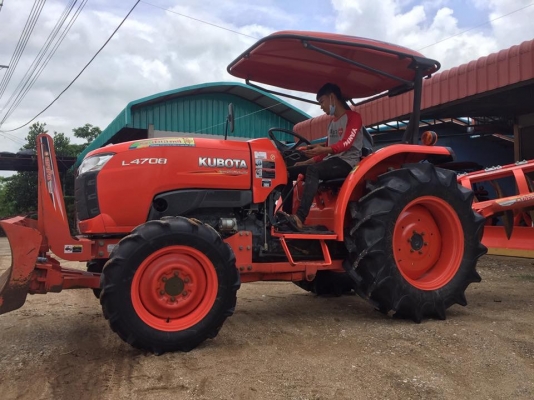 ขายรถไถคูโบต้า L4708 4WD2เพลา  สภาพสวยมากใช้งานน้อย 300 ชั่วโมง  พร้อมอุปกรณ์ ใบมีด และ ผานพรวน  ขายราคาราคา 468,000 บาท  สนใจติดต่อ 081-9136451  ขอดูรูปเพิ่มเติม Line : bow6451 #พร้อมจัดส่งฟรีค่ะ
