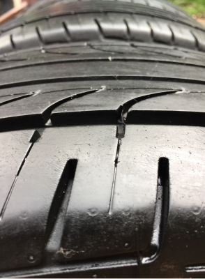 ยาง Goodyear 215 70 15 กลางปี16 ดอกเต็ม ไม่มีปะ เนื้อนิ่มๆ ใช้ยาว ราคาไม่แพง