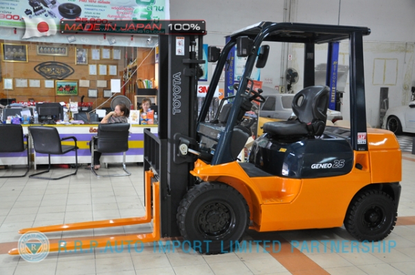 ขายรถโฟล์คลิฟท์มือสอง TOYOTA รุ่น 7FG25-11856 นำเข้าจากประเทศญี่ปุ่น 100\% ไม่เคยใช้งานในไทย