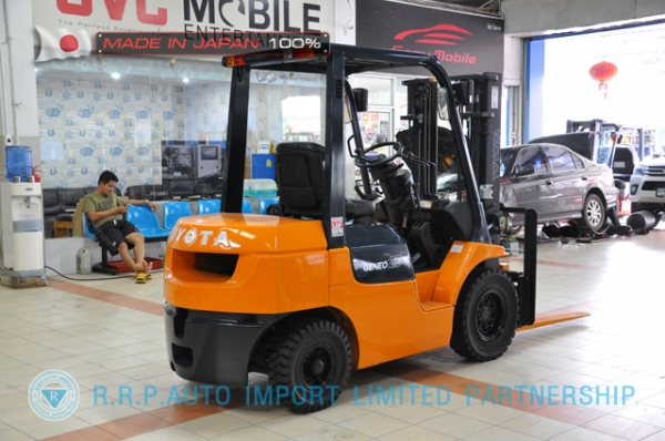 ขายรถโฟล์คลิฟท์มือสอง TOYOTA รุ่น 7FG25-11856 นำเข้าจากประเทศญี่ปุ่น 100\% ไม่เคยใช้งานในไทย