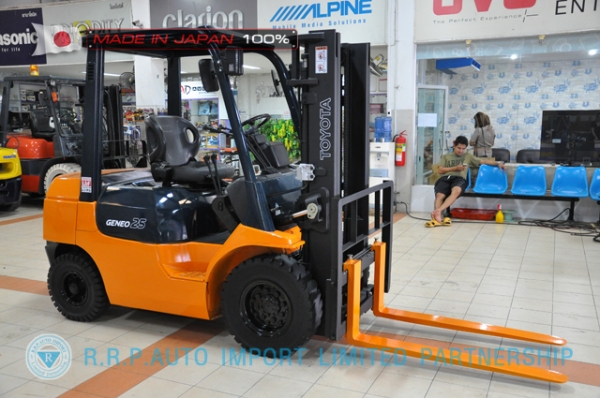 ขายรถโฟล์คลิฟท์มือสอง TOYOTA รุ่น 7FG25-11856 นำเข้าจากประเทศญี่ปุ่น 100\% ไม่เคยใช้งานในไทย