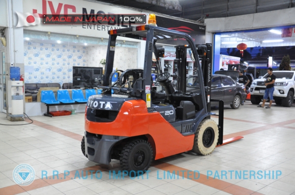 ขายรถโฟล์คลิฟท์มือสอง TOYOTA รุ่น 8FG20-13263 นำเข้าจากประเทศญี่ปุ่น 100\% ไม่เคยใช้งานในไทย