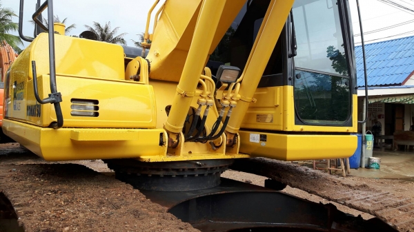 ขายด่วน!! Komatsu PC200-8 สภาพสวยค่ะ ขายด่วน!! Komatsu PC200-8 สภาพสวยค่ะ