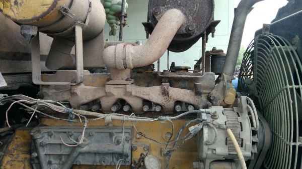 รถตักล้อยางKOMATSU WA100-1  เอกสารอินวอย อยู่ภาคกลาง 380,000บ. สนใจ 0835601591 หรือ 0903494058