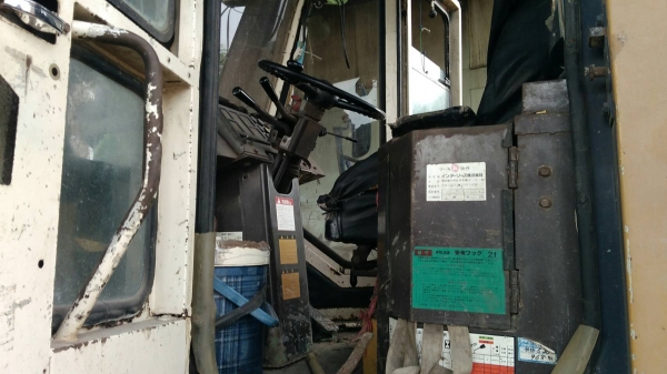 รถตักล้อยางKOMATSU WA100-1  เอกสารอินวอย อยู่ภาคกลาง 380,000บ. สนใจ 0835601591 หรือ 0903494058