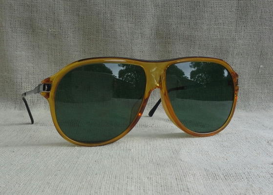 แว่นตาอ็อพทิล - โคตรบุรุษ  &#039;กระต่ายหนุ่มที่ดวงจันทร์หมายปอง&#039;  Vintage Optyl PLAYBOY handmade in Austria