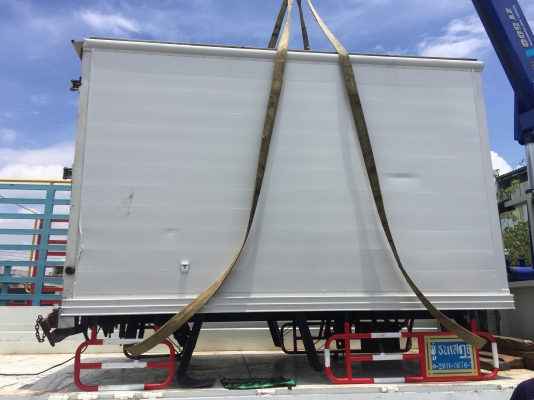 ขายตู้แห้ง พร้อมลิฟท้าย สวยๆ พร้อมใช้งาน