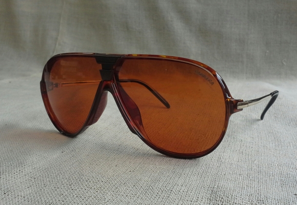 โคตรแว่นตาวินเทจออสเตรียน ยุค '80s โมเดล 'หยดน้ำตา' เดอะ บิ๊กเนม ตัวจริง Vintage CARRERA handmade in Austria บิ๊กไซซ์! โคตรแว่นตาวินเทจออสเตรียน ยุค '80s โมเดล 'หยดน้ำตา' เดอะ บิ๊กเนม ตัวจริง Vintage CARRERA handmade in Austria บิ๊กไซซ์!