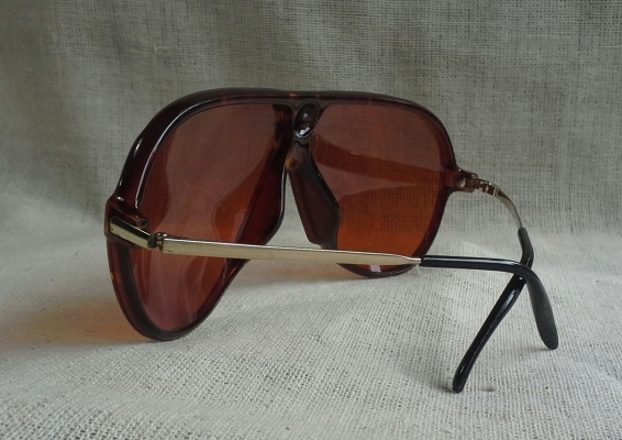 โคตรแว่นตาวินเทจออสเตรียน ยุค '80s โมเดล 'หยดน้ำตา' เดอะ บิ๊กเนม ตัวจริง Vintage CARRERA handmade in Austria บิ๊กไซซ์! โคตรแว่นตาวินเทจออสเตรียน ยุค '80s โมเดล 'หยดน้ำตา' เดอะ บิ๊กเนม ตัวจริง Vintage CARRERA handmade in Austria บิ๊กไซซ์!