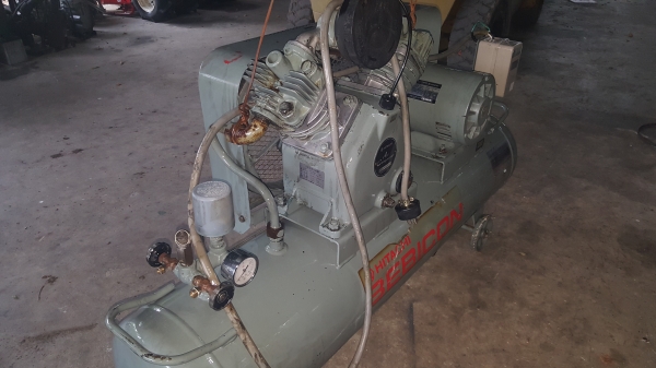 ปั้มลม 3 แรง ไฟ 200 v 3 สาย HITASHI ถัง 80 L ปั้มลม 3 แรง ไฟ 200 v 3 สาย HITASHI ถัง 80 L