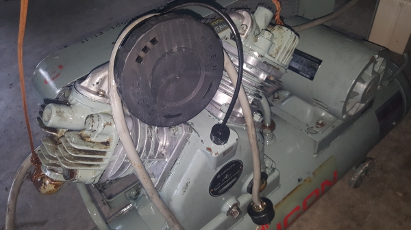 ปั้มลม 3 แรง ไฟ 200 v 3 สาย HITASHI ถัง 80 L ปั้มลม 3 แรง ไฟ 200 v 3 สาย HITASHI ถัง 80 L