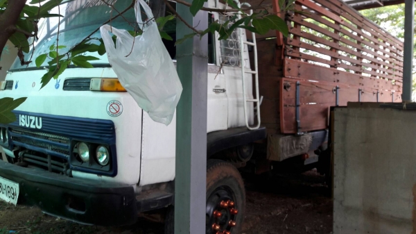 ขายIsuzu จัมโบ้ไม่ดั้ม 2เพลา สภาพสวยพร้อมใช้ติดต่อคุณอ๊อฟพิจิตร086-737-9991